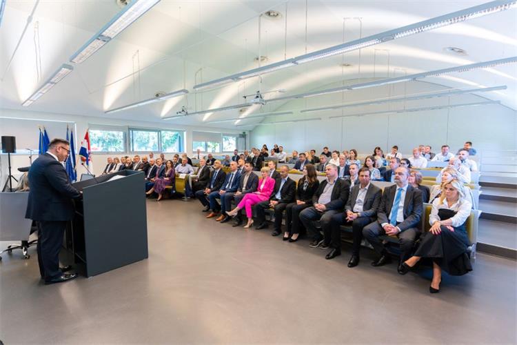 Slika /slike/foto 5_23/foto 10-AIN 26-5_23/nsl 10-AIN 26-5_23.jpg